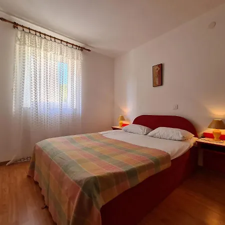 Daiana 1267 *